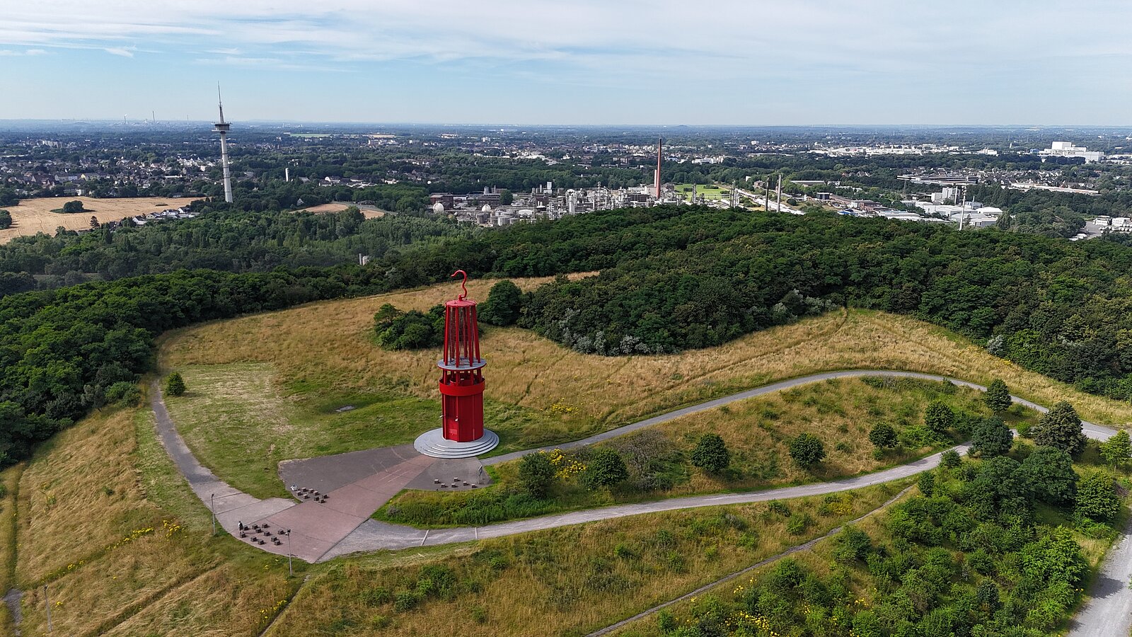 Begehbare beleuchtete Grubenlampe in der Nacht